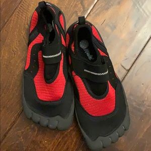 Water shoes👍new